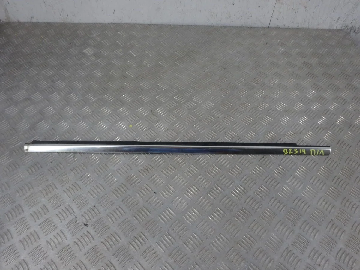 Накладка стекла переднего левого Mercedes-Benz E-класс W212/S212/C207/A207 рестайлинг (2013—2016)