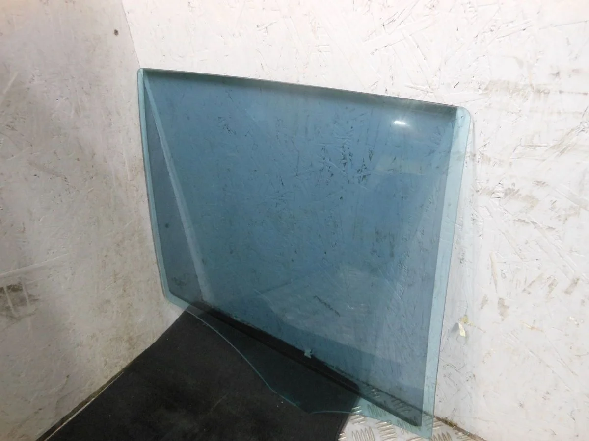 Стекло двери задней правой Mercedes-Benz M-класс W164 (2005—2008)