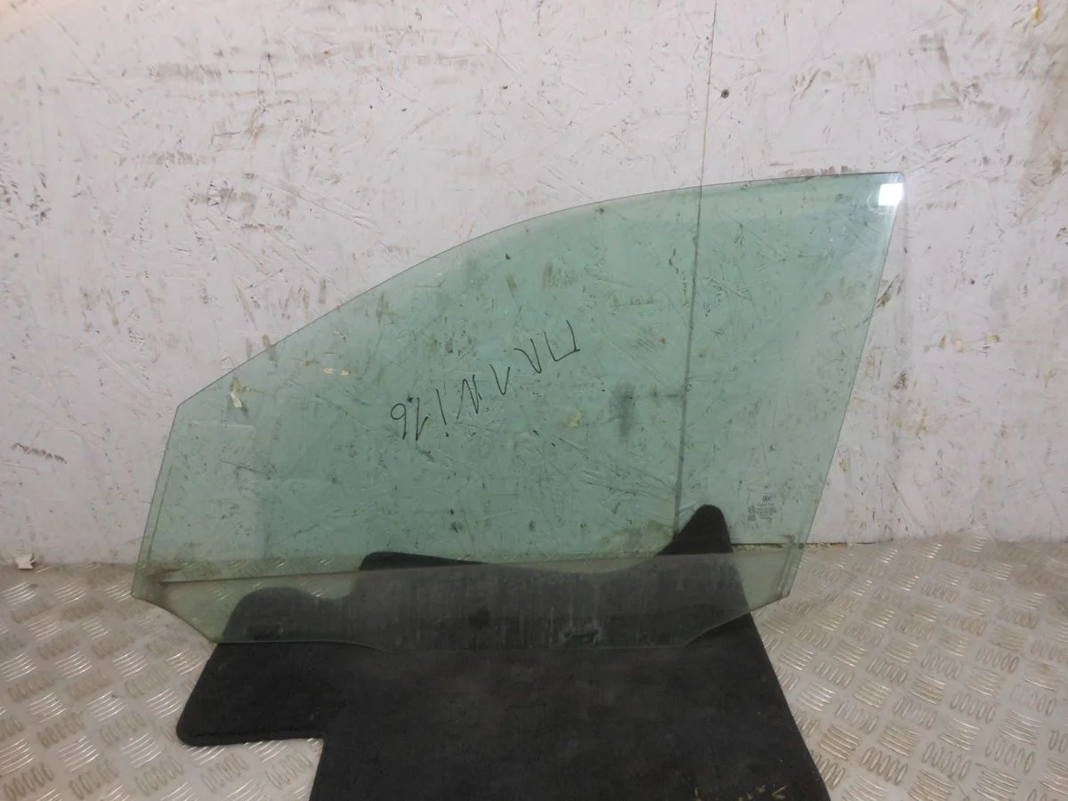 Стекло двери передней левой Mercedes-Benz C-класс W204/S204 (2006—2011)