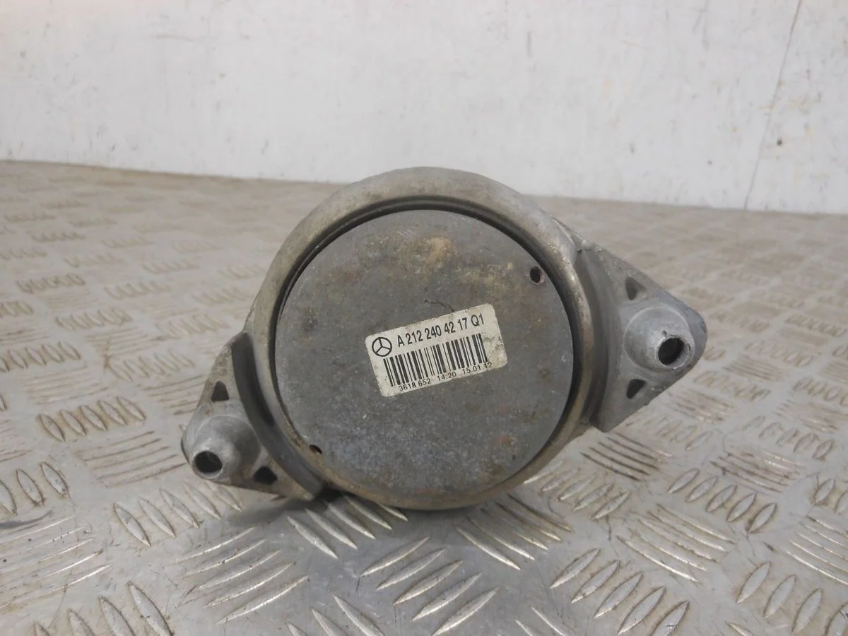 Опора двигателя правая Mercedes-Benz C-класс W204/S204/С204 рестайлинг (2011—2015)