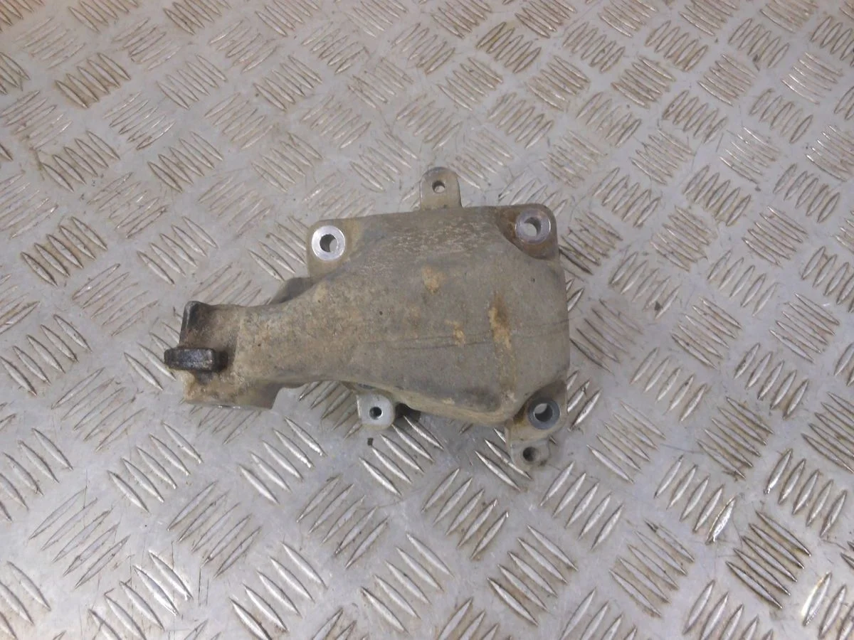 Кронштейн двигателя правый Mercedes-Benz M-класс W164 (2005—2008)