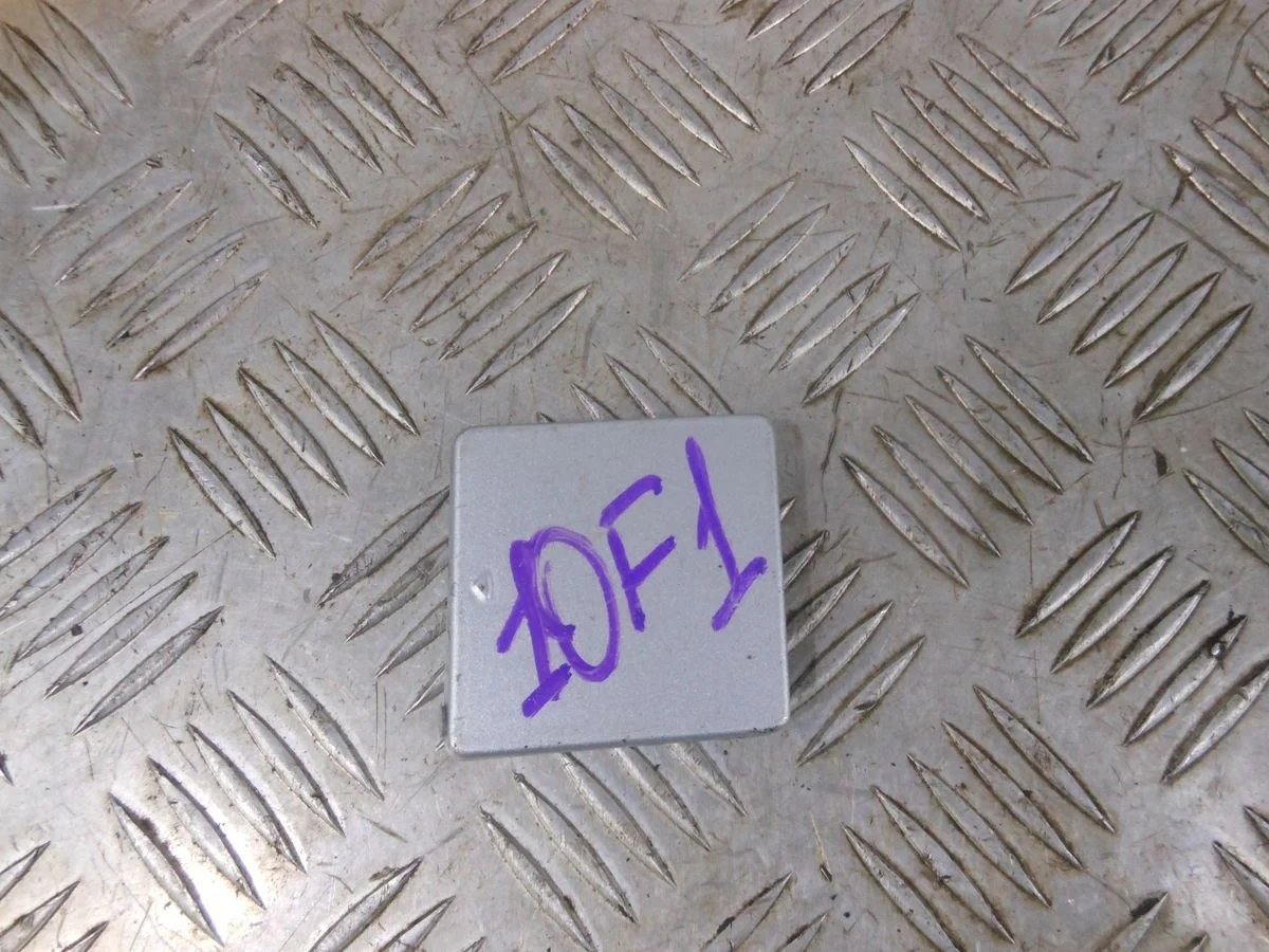 Заглушка буксировочного крюка Mercedes-Benz C-класс W203/S203/CL203 (2000—2004)