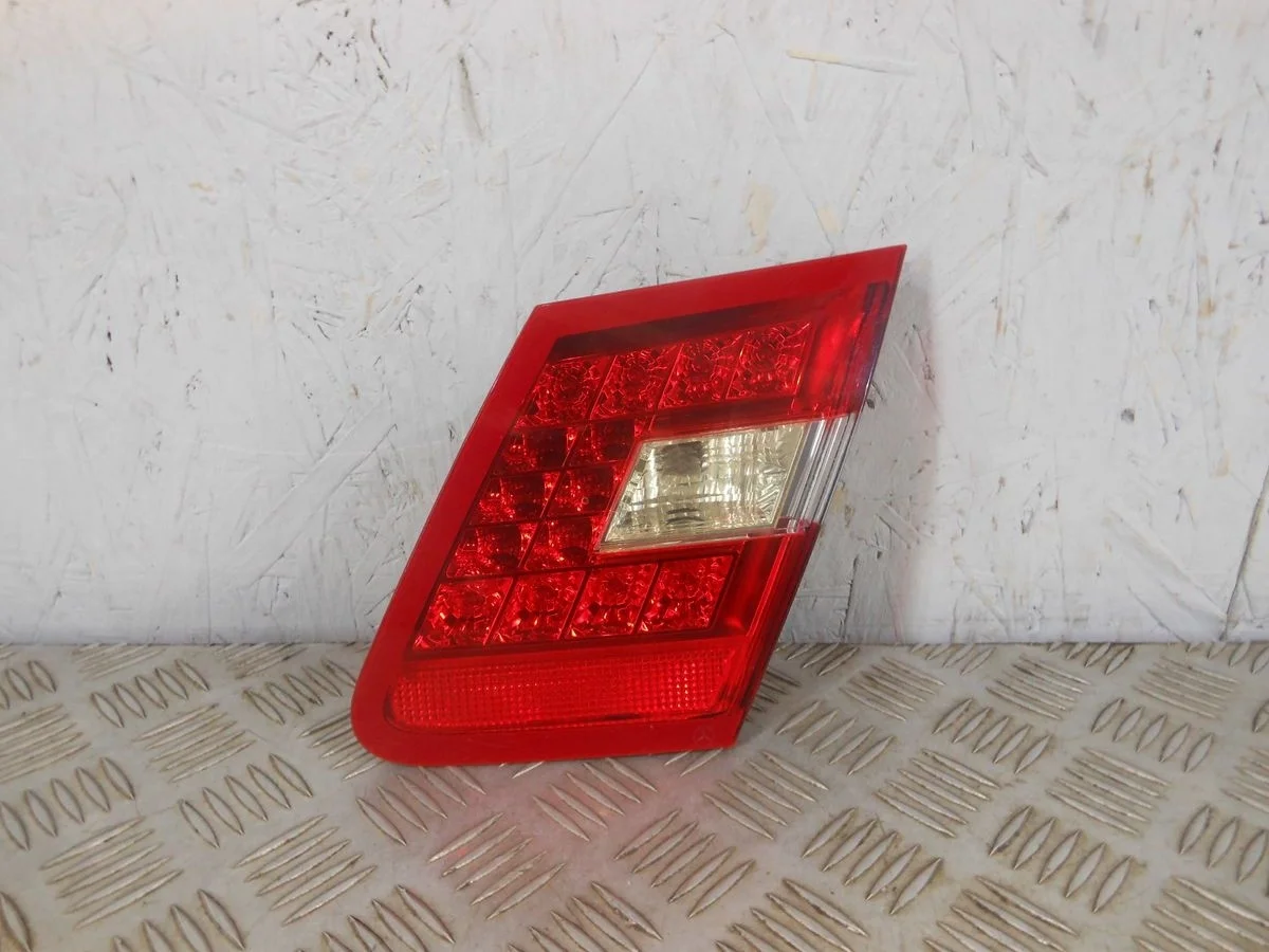 Фонарь задний внутренний правый Mercedes-Benz E-класс W212/S212/C207/A207 (2009—2013)