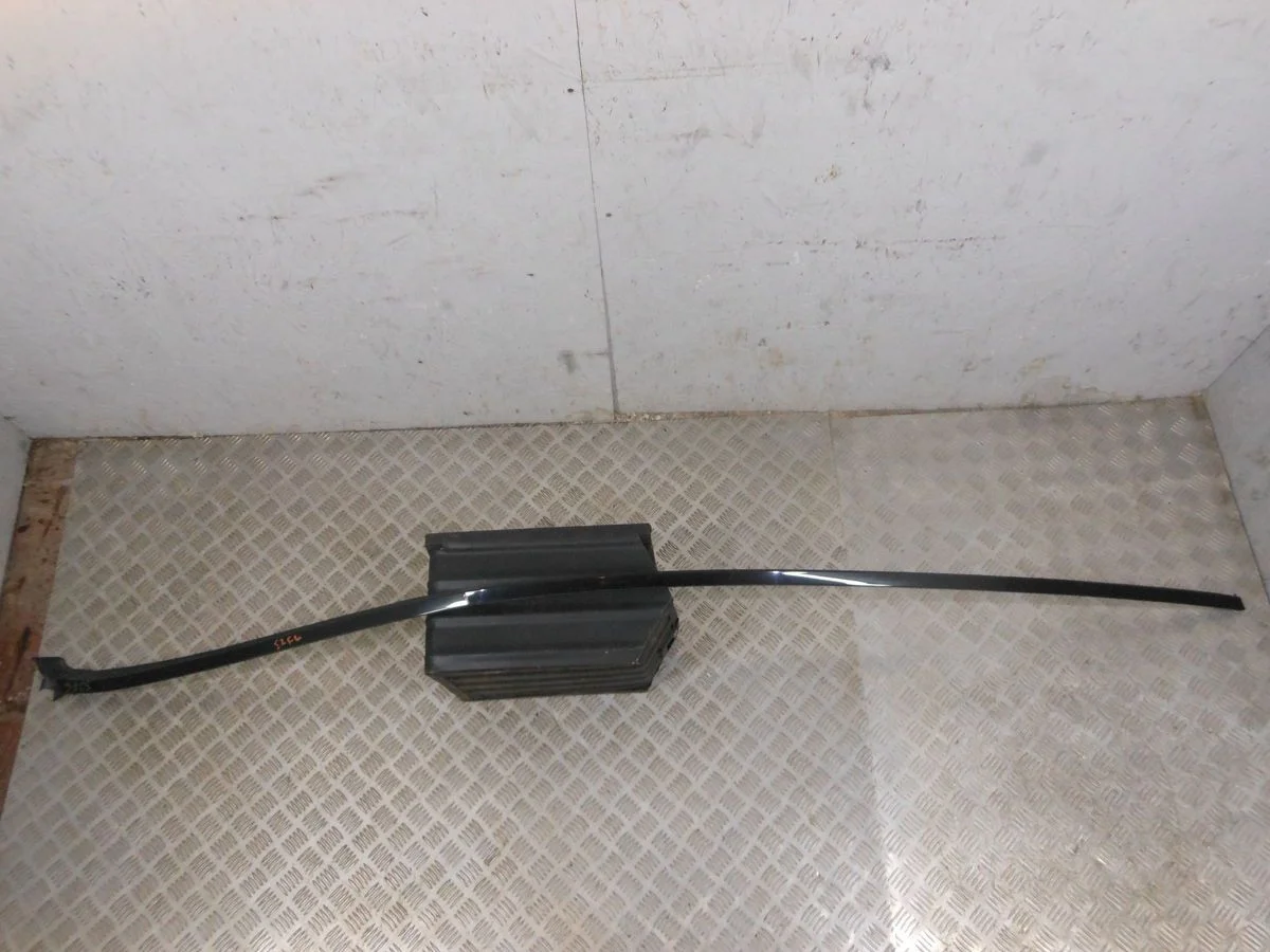 Молдинг крыши левый Mercedes-Benz CL-класс C216 (2006—2010)