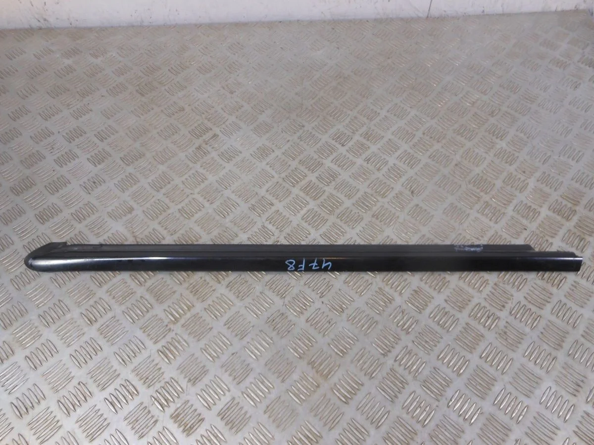 Накладка стекла заднего правого Mercedes-Benz GL-класс X164 (2006—2009)