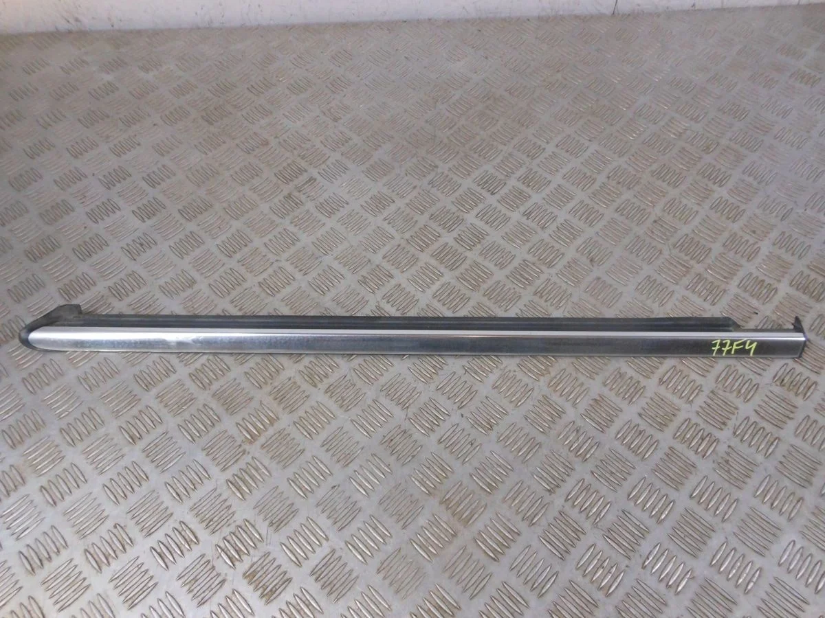 Накладка стекла заднего правого Mercedes-Benz GL-класс X164 рестайлинг (2009—2012)