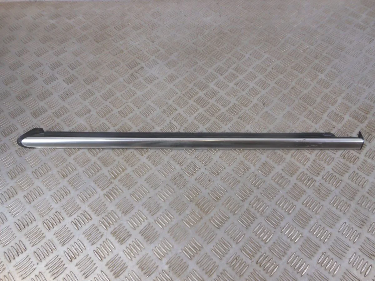 Накладка стекла заднего правого Mercedes-Benz M-класс W164 (2005—2008)