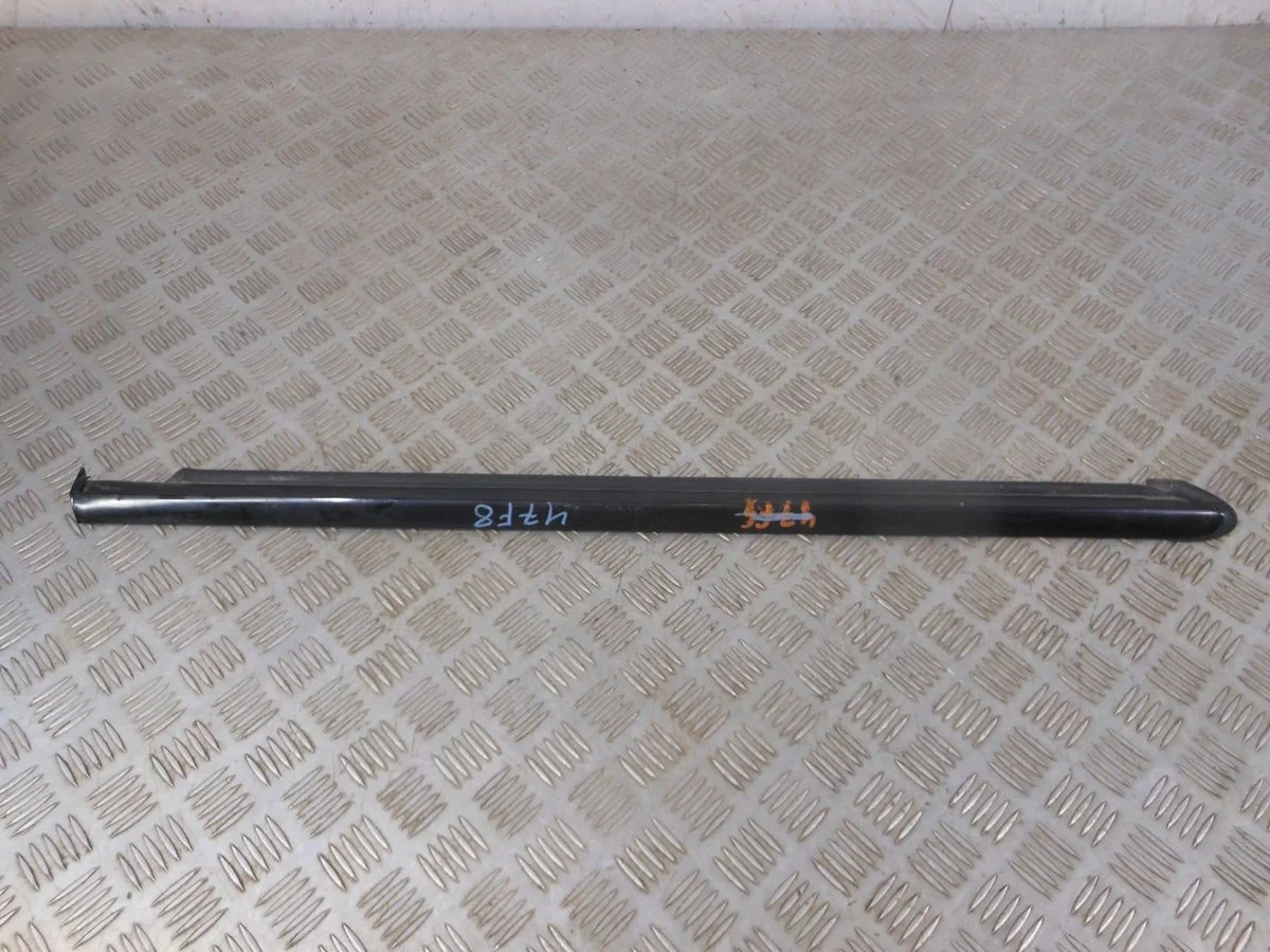 Накладка стекла заднего левого Mercedes-Benz GL-класс X164 (2006—2009)