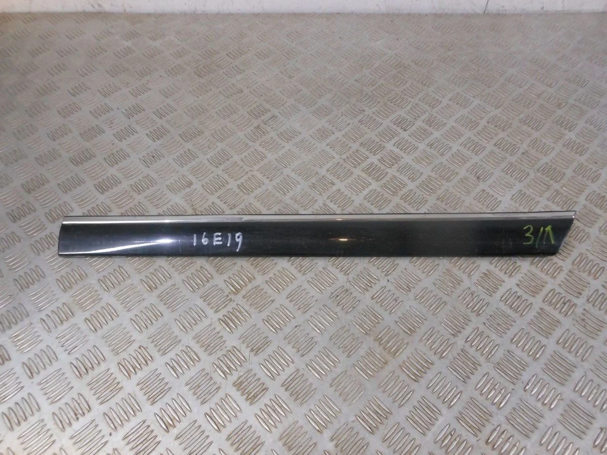 Молдинг задней левой двери Mercedes-Benz S-класс W220 (1998—2005)