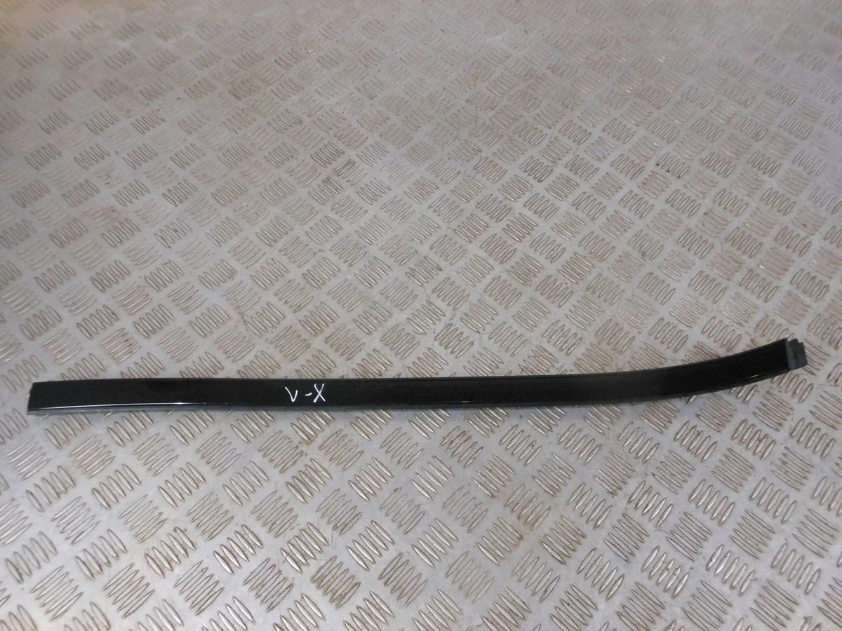 Молдинг лобового стекла правый Mercedes-Benz GLC-класс X253 (2015—2019)