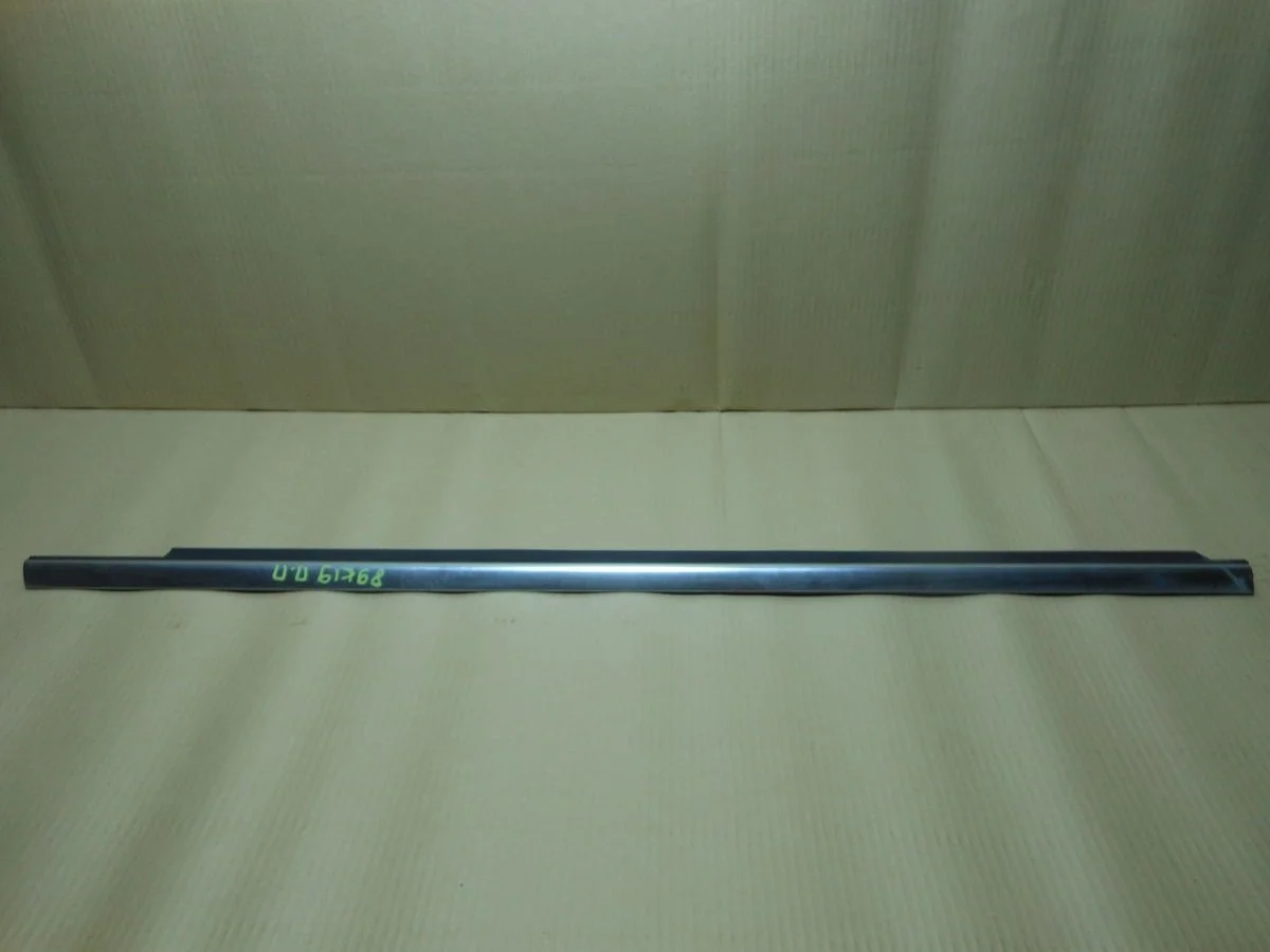 Накладка стекла переднего правого Mercedes-Benz E-класс W212/S212/C207/A207 (2009—2013)