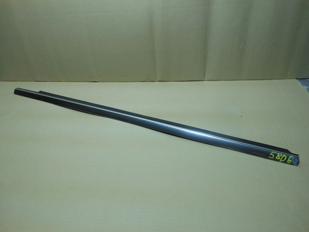 Накладка стекла переднего правого Mercedes-Benz E-класс W212/S212/C207/A207 (2009—2013)