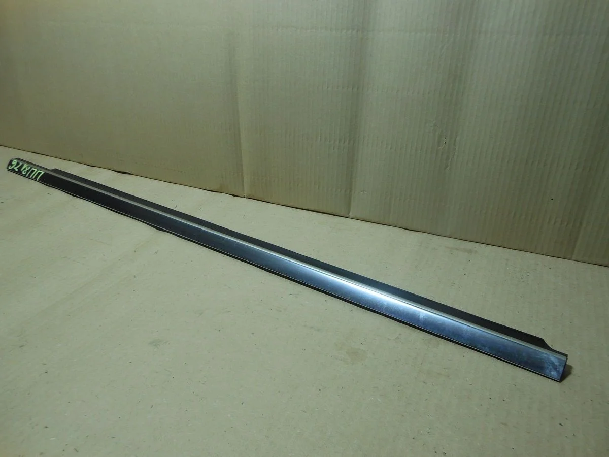 Накладка стекла переднего правого Mercedes-Benz E-класс W212/S212/C207/A207 (2009—2013)