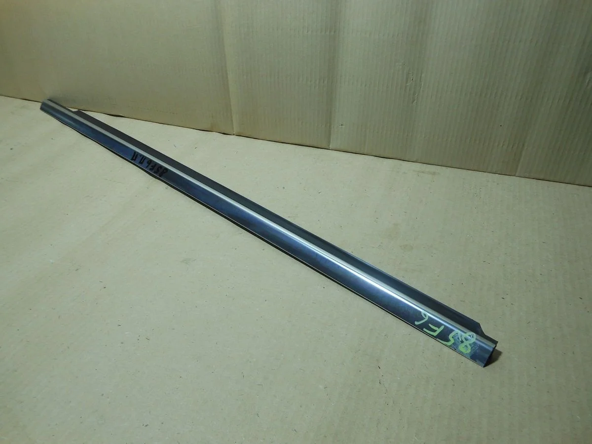 Накладка стекла переднего правого Mercedes-Benz E-класс W212/S212/C207/A207 (2009—2013)