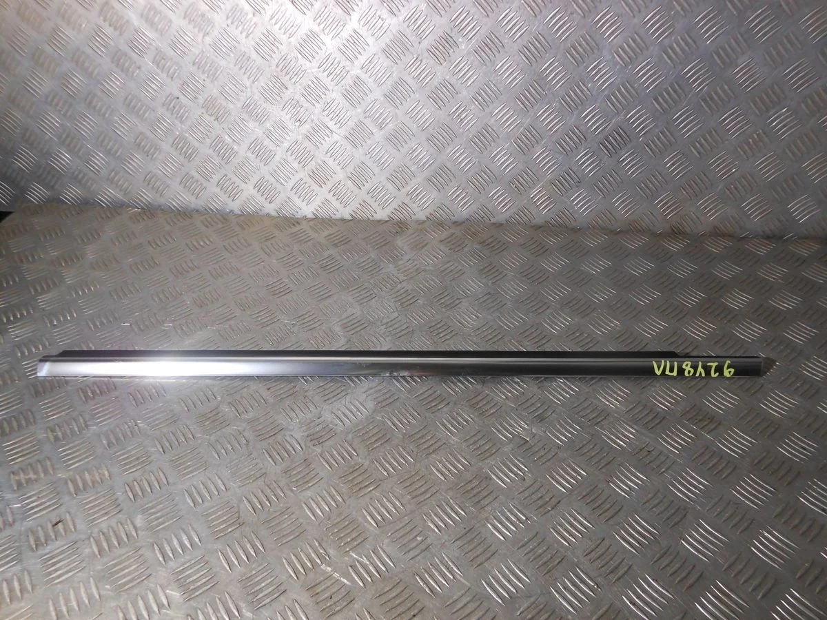 Накладка стекла переднего левого Mercedes-Benz E-класс W212/S212/C207/A207 (2009—2013)