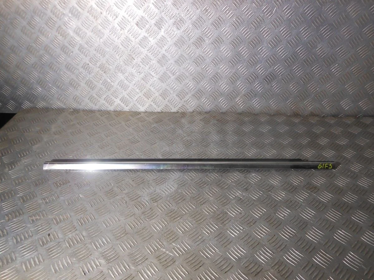 Накладка стекла переднего левого Mercedes-Benz E-класс W212/S212/C207/A207 (2009—2013)