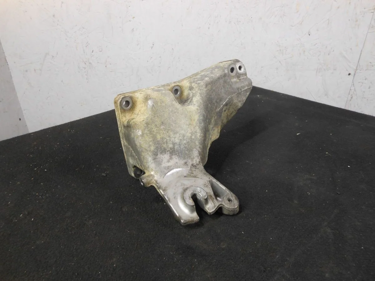 Кронштейн двигателя левый Mercedes-Benz S-класс W221 (2005—2009)