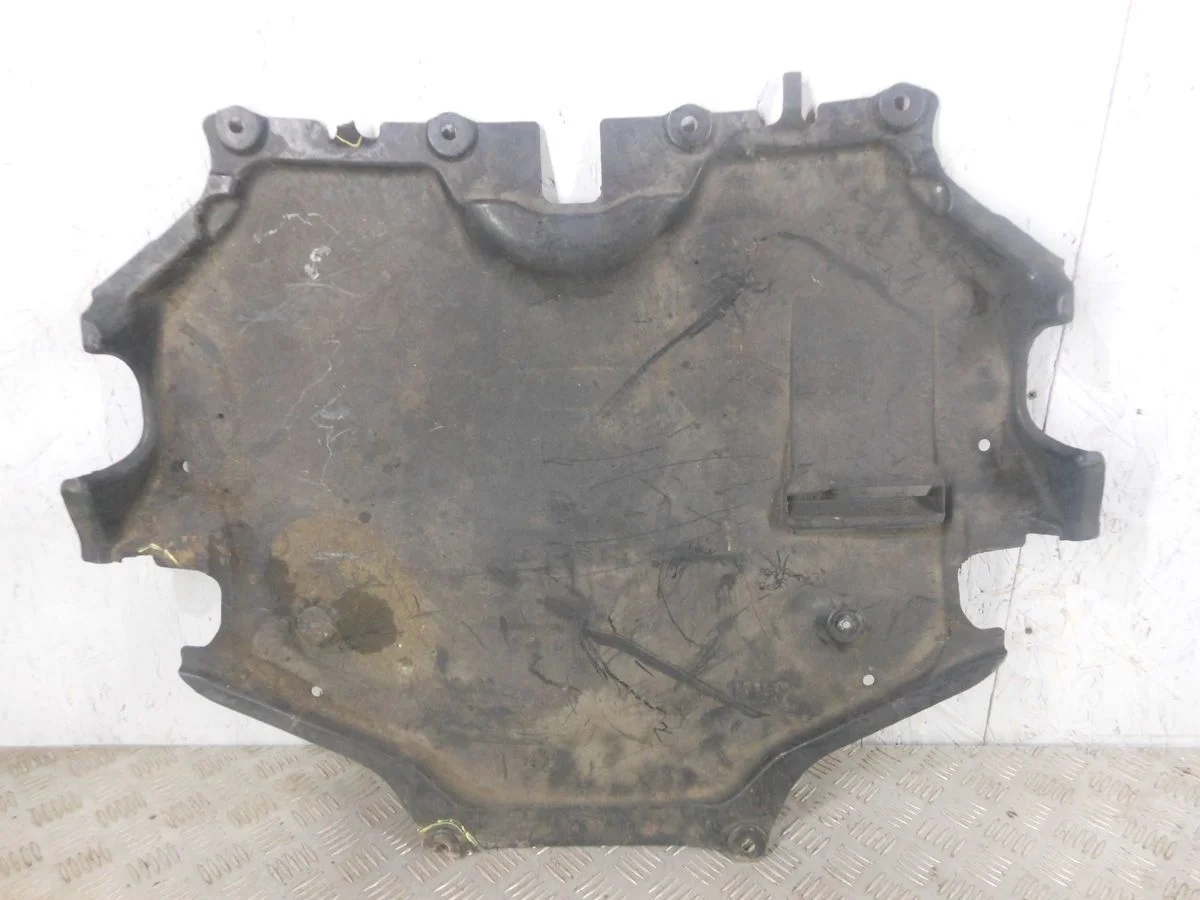 Пыльник двигателя центральный Mercedes-Benz C-класс W204/S204 (2006—2011)