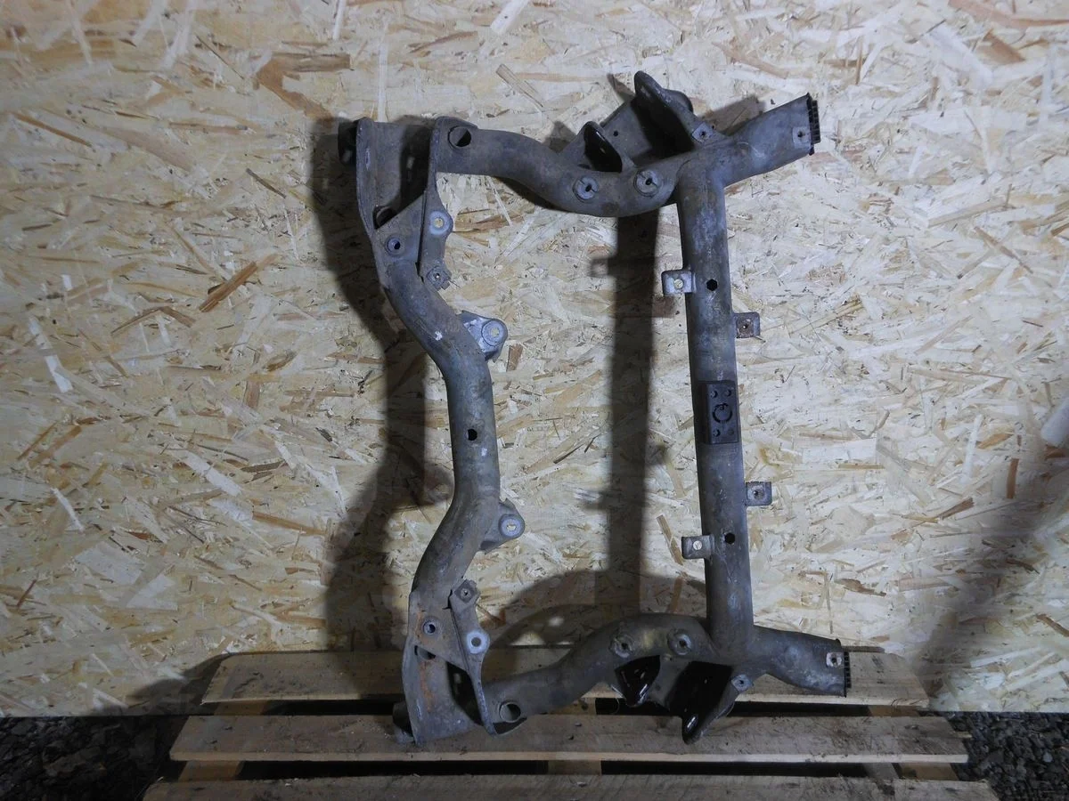 Балка подмоторная Mercedes-Benz C-класс W204/S204/С204 рестайлинг (2011—2015)