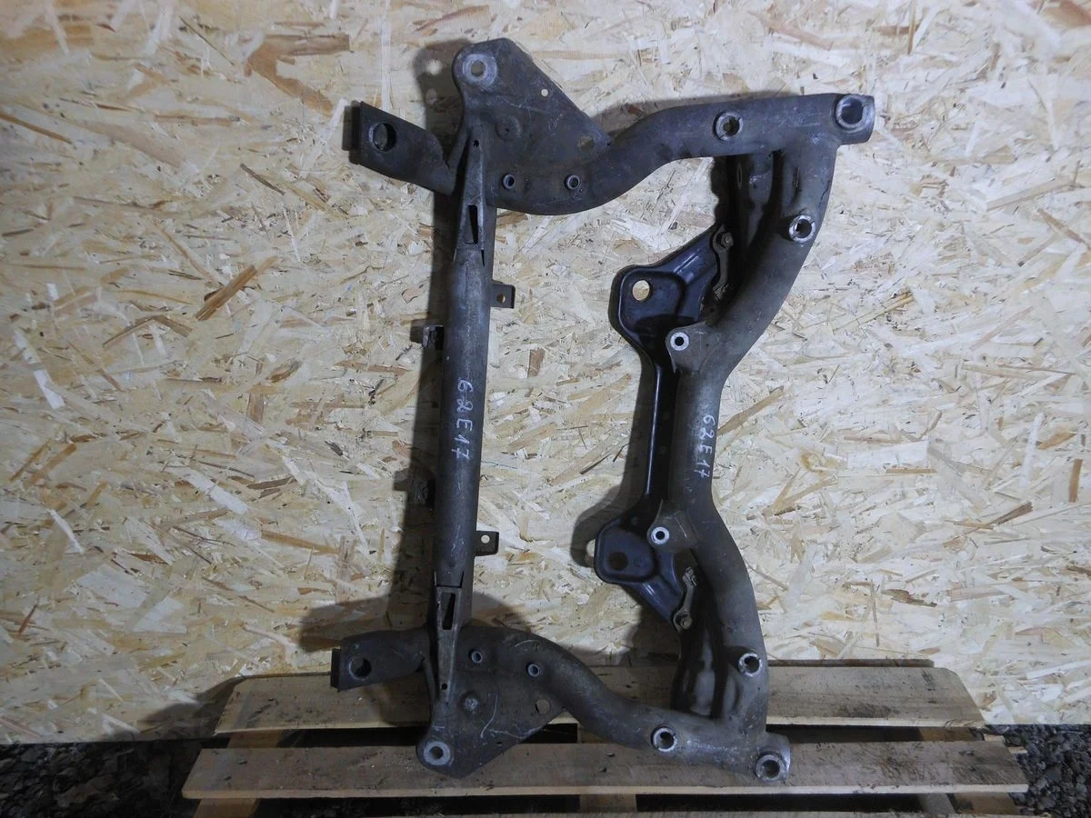 Балка подмоторная Mercedes-Benz C-класс W204/S204 (2006—2011)