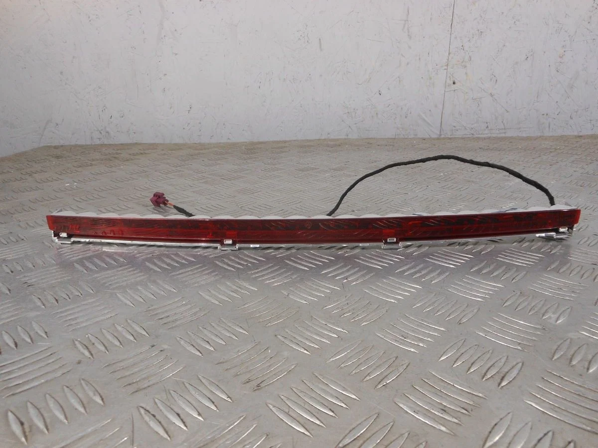 Фонарь задний (стоп сигнал) Mercedes-Benz C-класс W204/S204 (2006—2011)