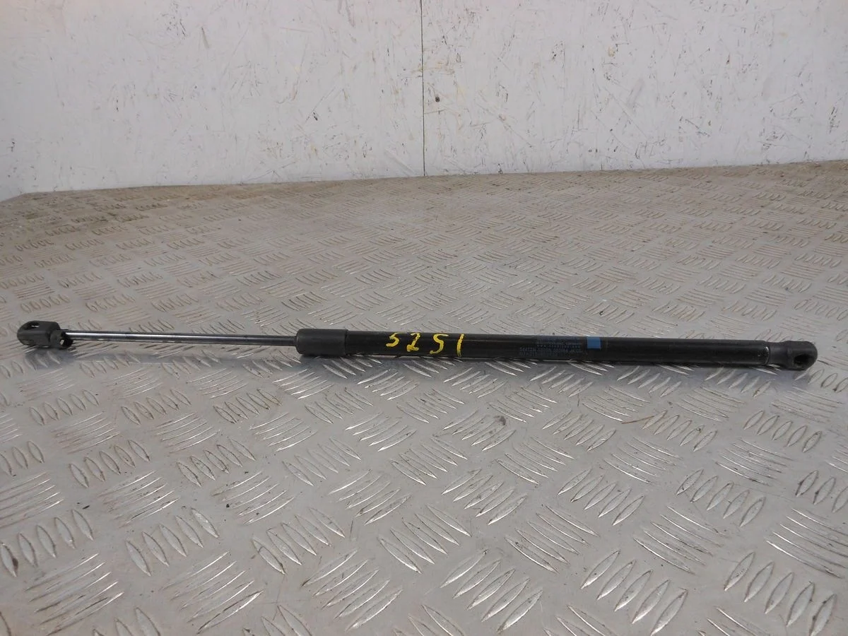 Амортизатор капота Mercedes-Benz E-класс W212/S212/C207/A207 рестайлинг (2013—2016)