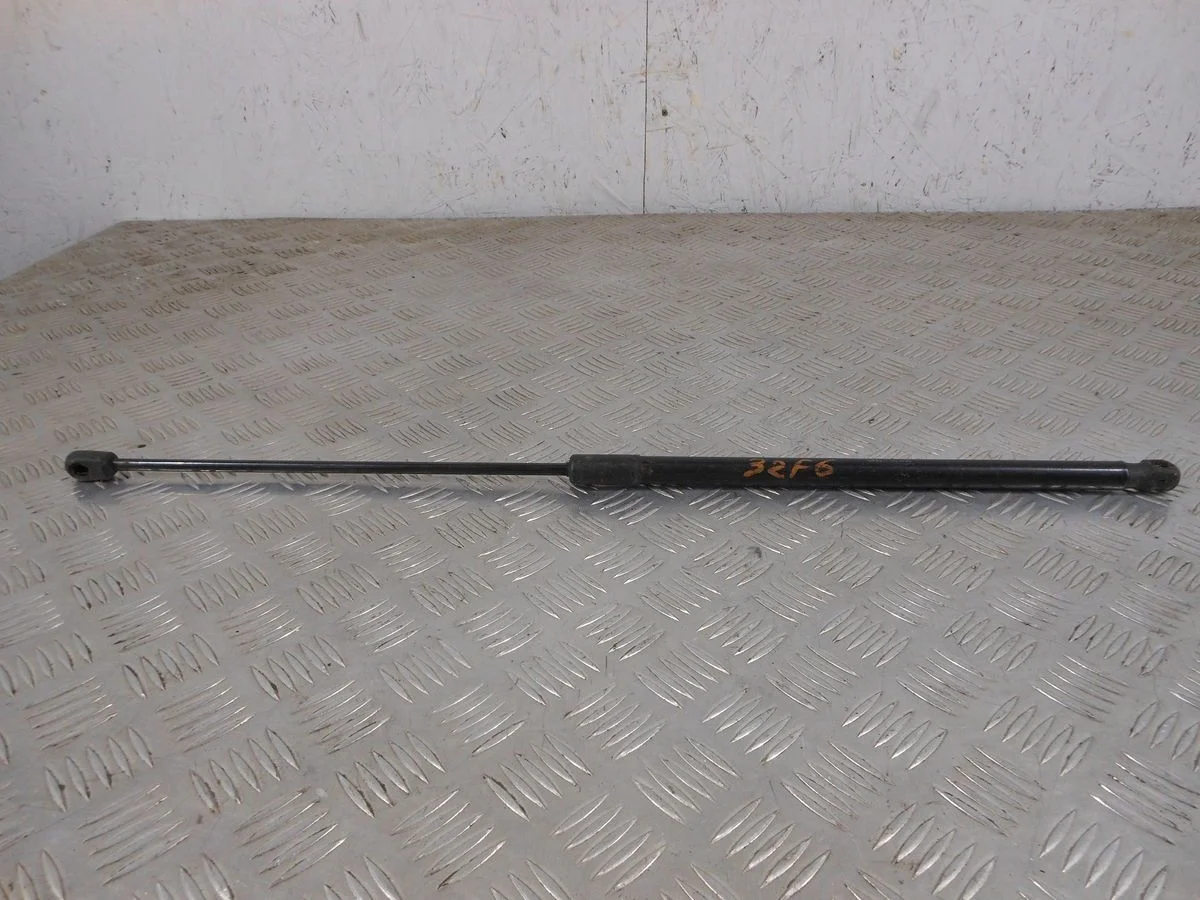 Амортизатор капота Mercedes-Benz E-класс W211/S211 рестайлинг (2006—2009)