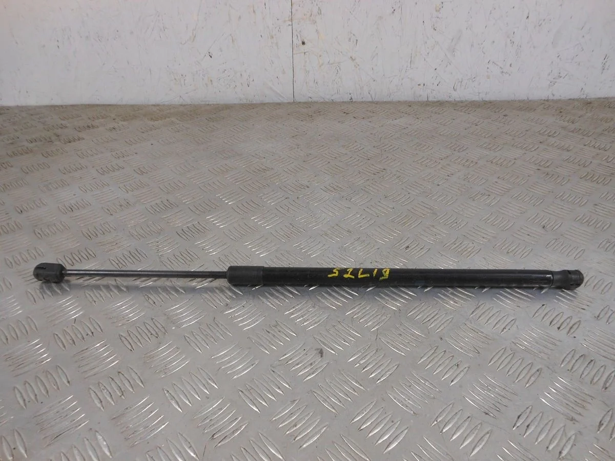 Амортизатор капота Mercedes-Benz C-класс W204/S204/С204 рестайлинг (2011—2015)