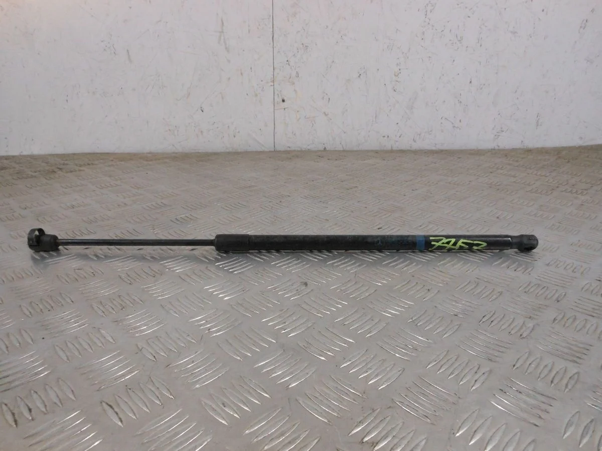 Амортизатор капота Mercedes-Benz E-класс W212/S212/C207/A207 (2009—2013)