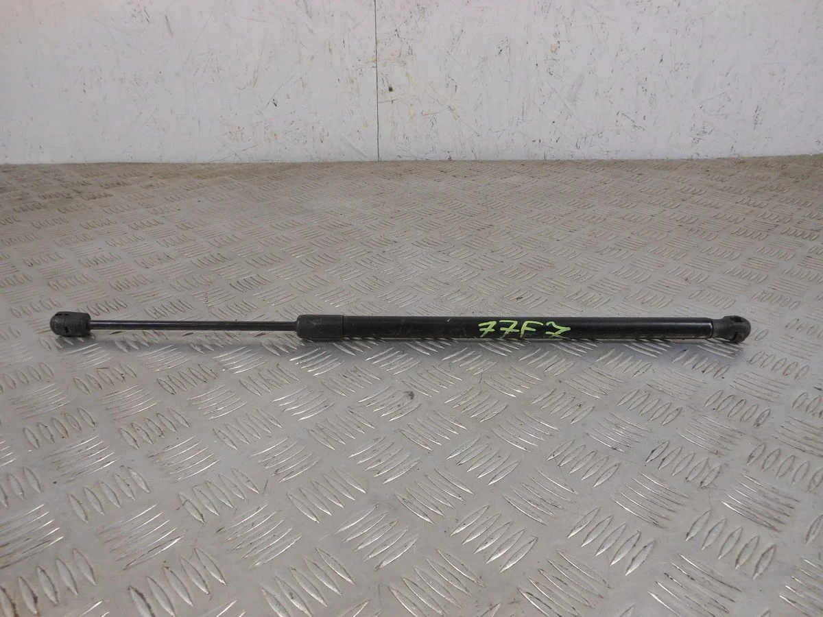 Амортизатор капота Mercedes-Benz E-класс W212/S212/C207/A207 (2009—2013)