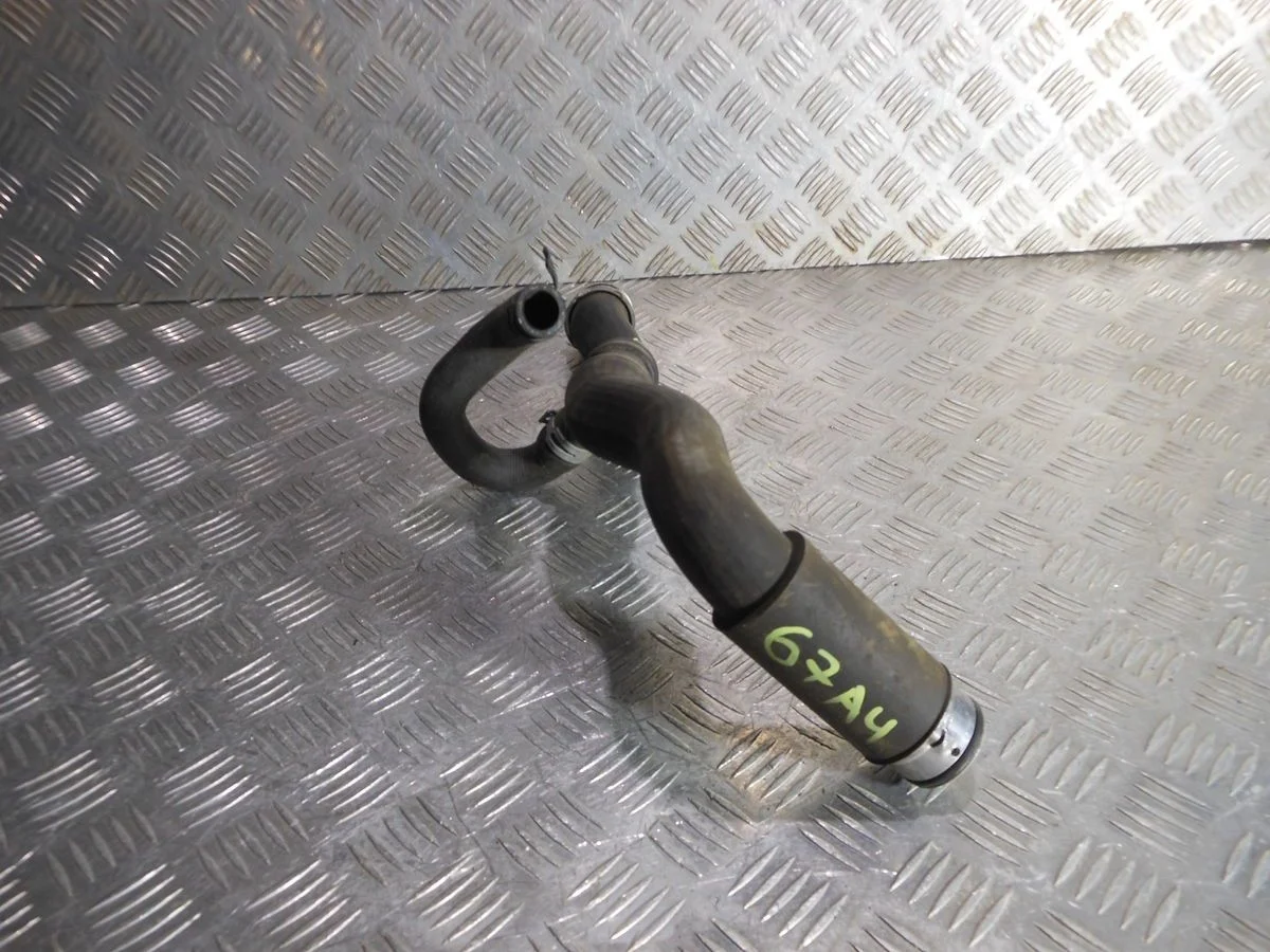 Патрубок радиатора Mercedes-Benz C-класс W204/S204 (2006—2011)