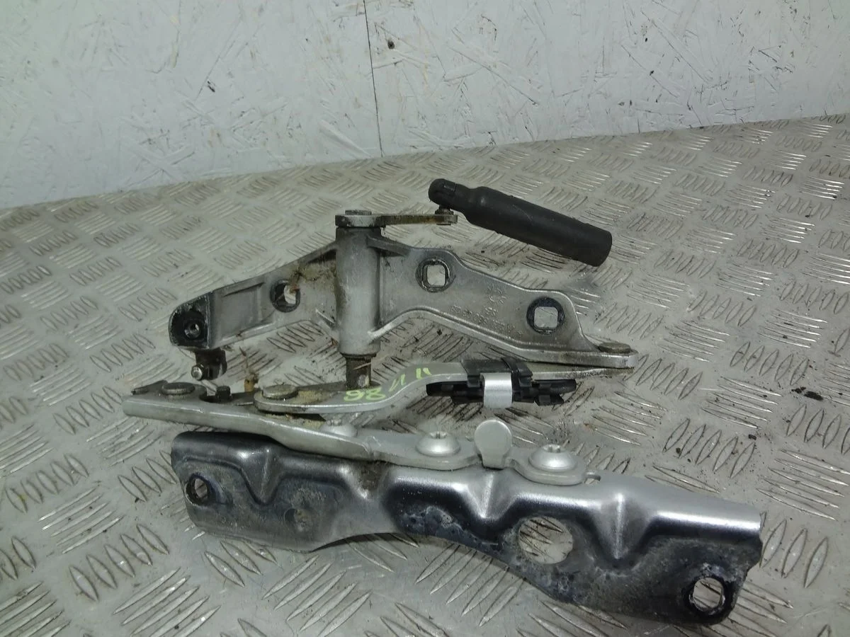 Петля капота левая Mercedes-Benz S-класс W221 рестайлинг (2009—2013)