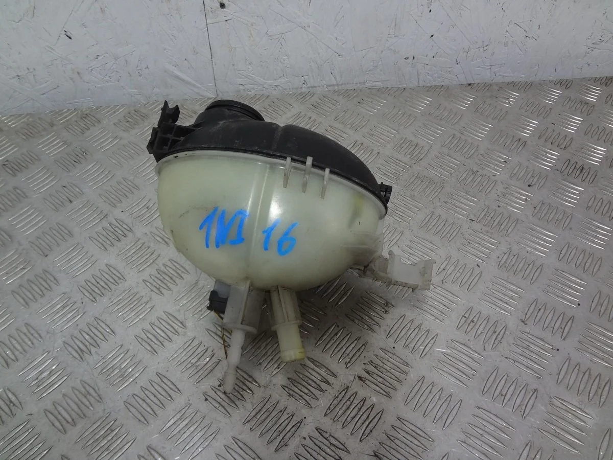 Бачок расширительный Mercedes-Benz C-класс W204/S204 (2006—2011)