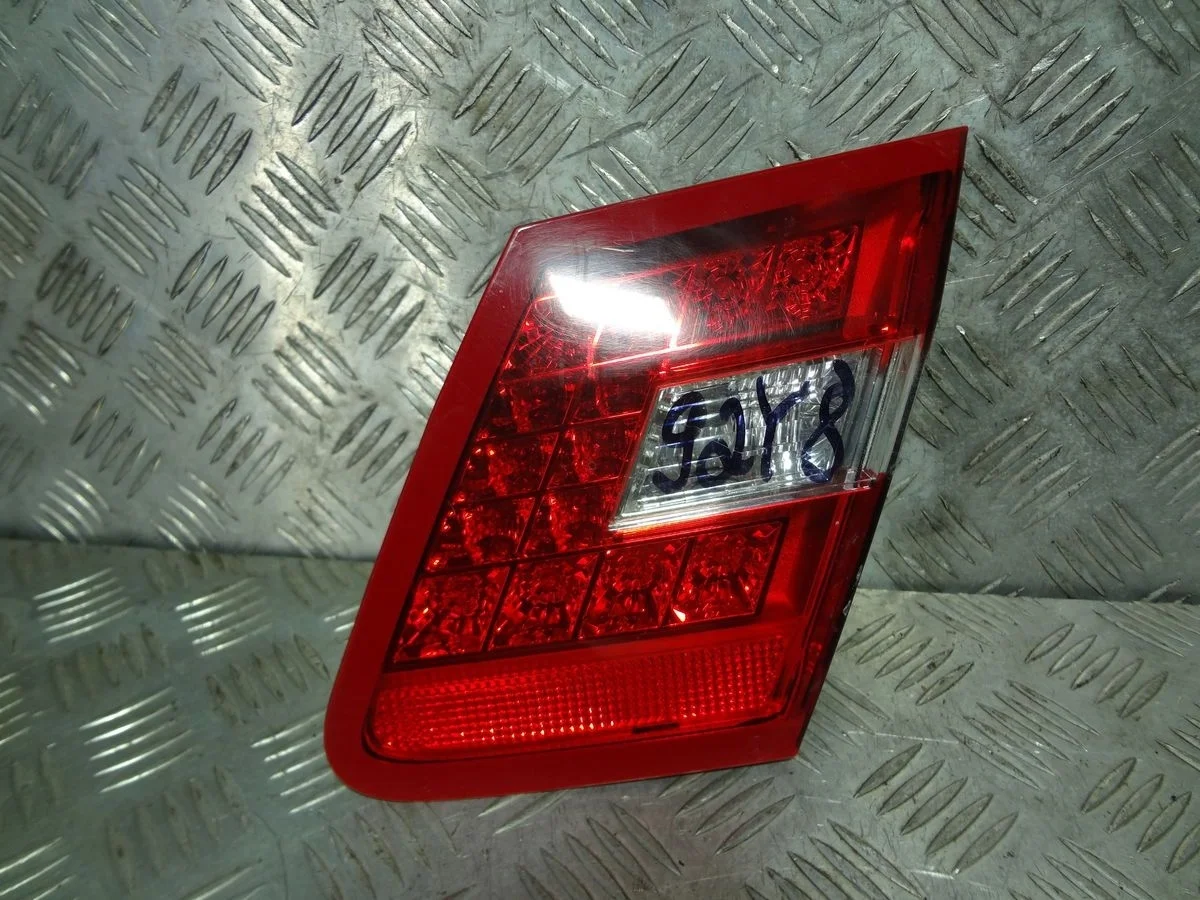 Фонарь задний внутренний правый Mercedes-Benz E-класс W212/S212/C207/A207 (2009—2013)