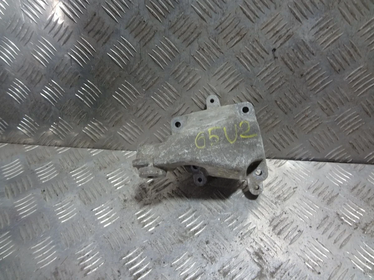 Кронштейн двигателя правый Mercedes-Benz M-класс W164 (2005—2008)