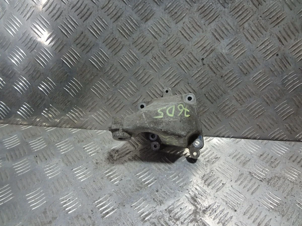 Кронштейн двигателя правый Mercedes-Benz M-класс W164 (2005—2008)