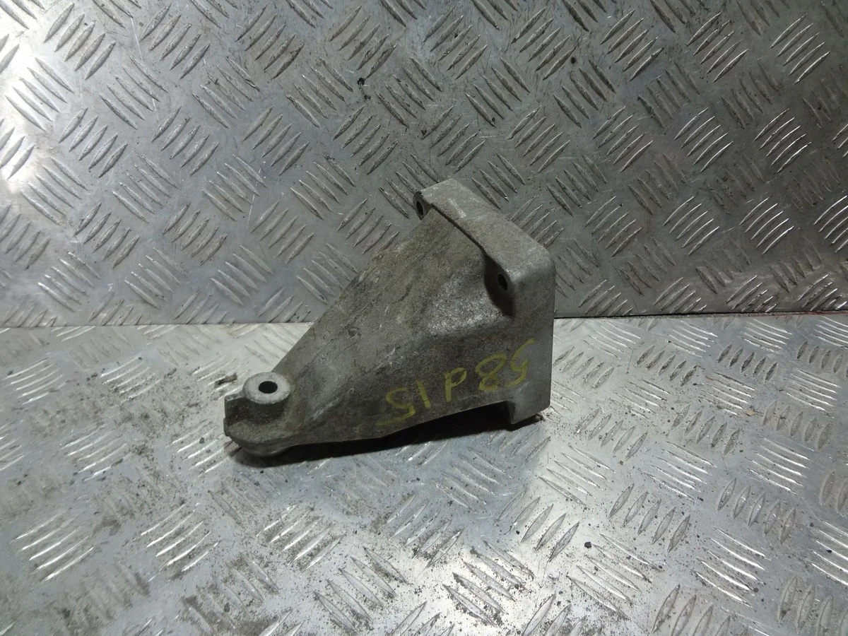 Кронштейн двигателя правый Mercedes-Benz C-класс W203/S203/CL203 (2000—2004)