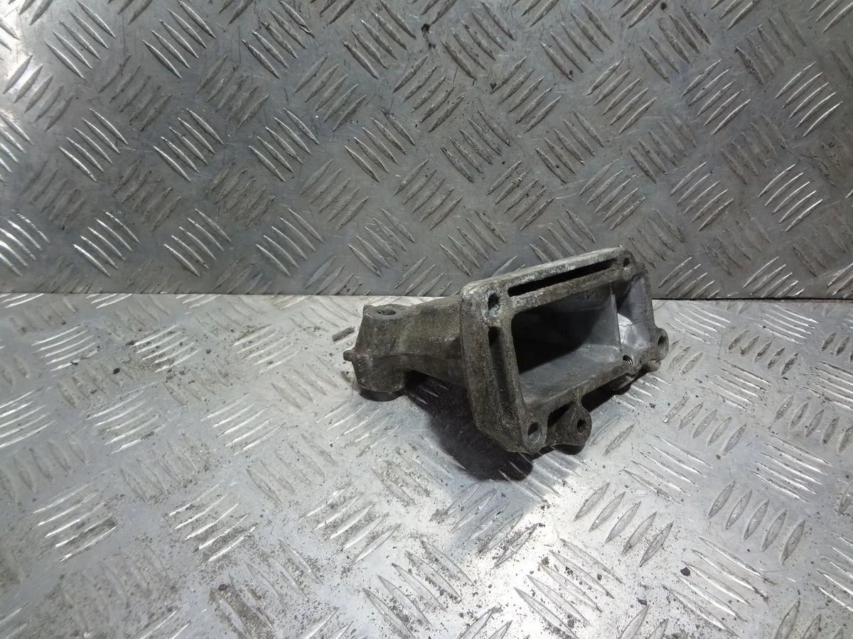 Кронштейн двигателя левый Mercedes-Benz CLK-класс C208/A208 рестайлинг (1999—2003)