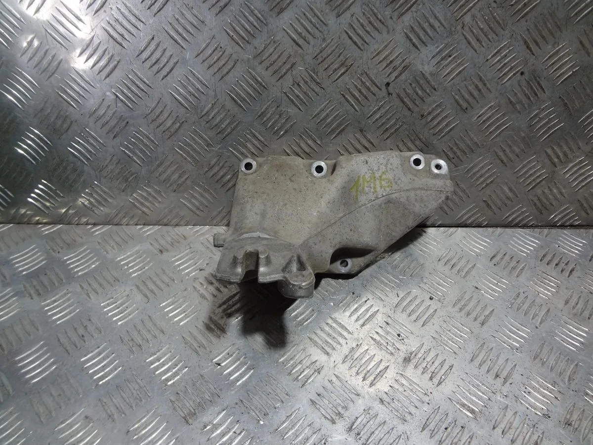 Кронштейн двигателя левый Mercedes-Benz S-класс W221 (2005—2009)