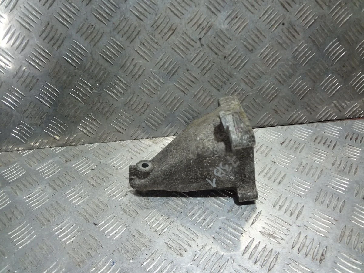 Кронштейн двигателя левый Mercedes-Benz E-класс W211/S211 рестайлинг (2006—2009)