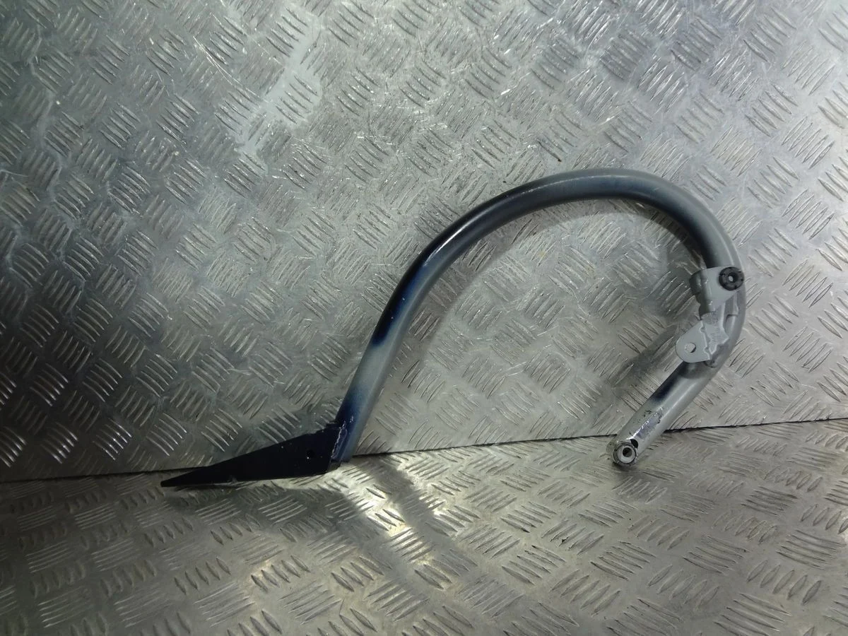 Петля крышки багажника Mercedes-Benz C-класс W204/S204 (2006—2011)