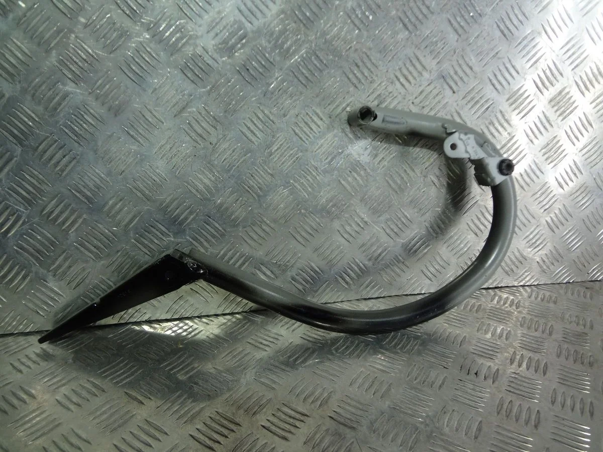 Петля крышки багажника Mercedes-Benz C-класс W204/S204 (2006—2011)