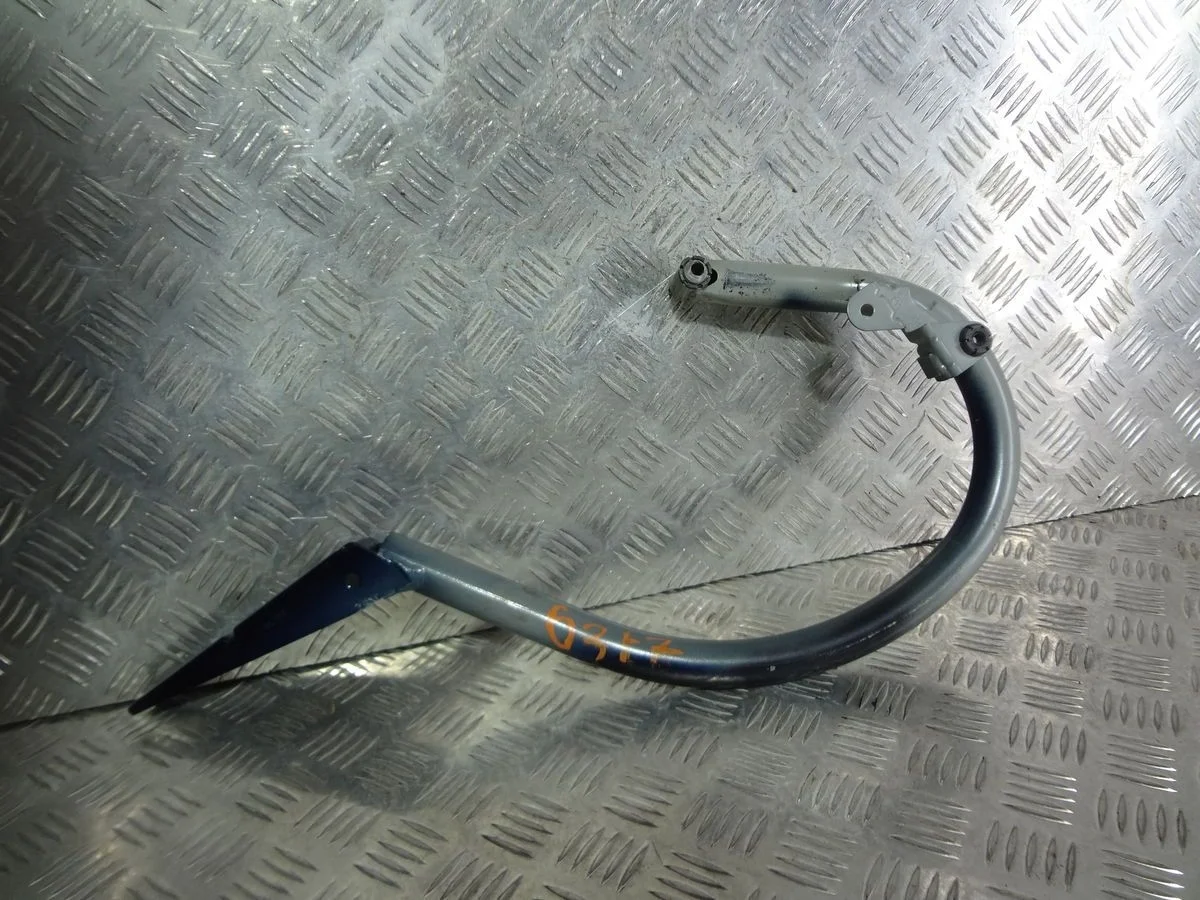 Петля крышки багажника Mercedes-Benz C-класс W204/S204 (2006—2011)