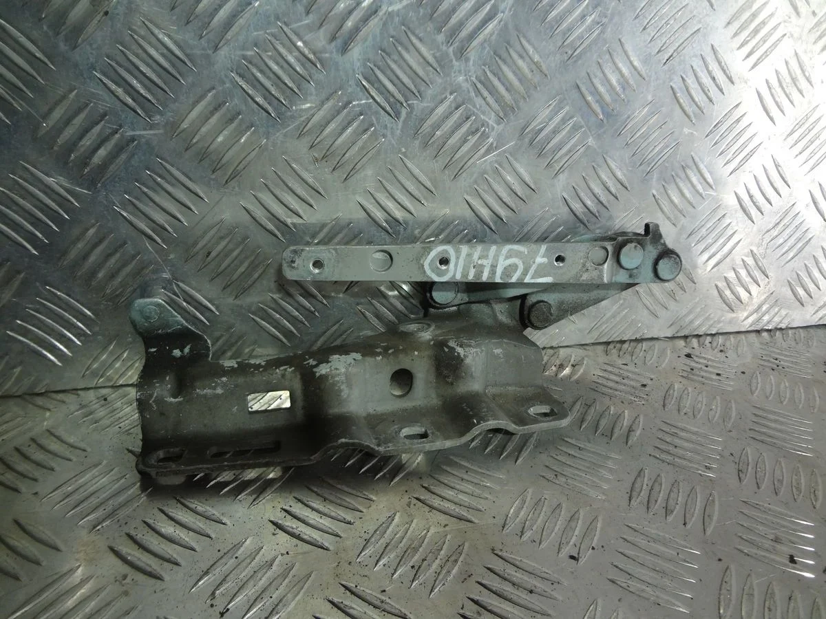 Петля капота левая Mercedes-Benz CLK-класс C209/A209 (2002—2005)