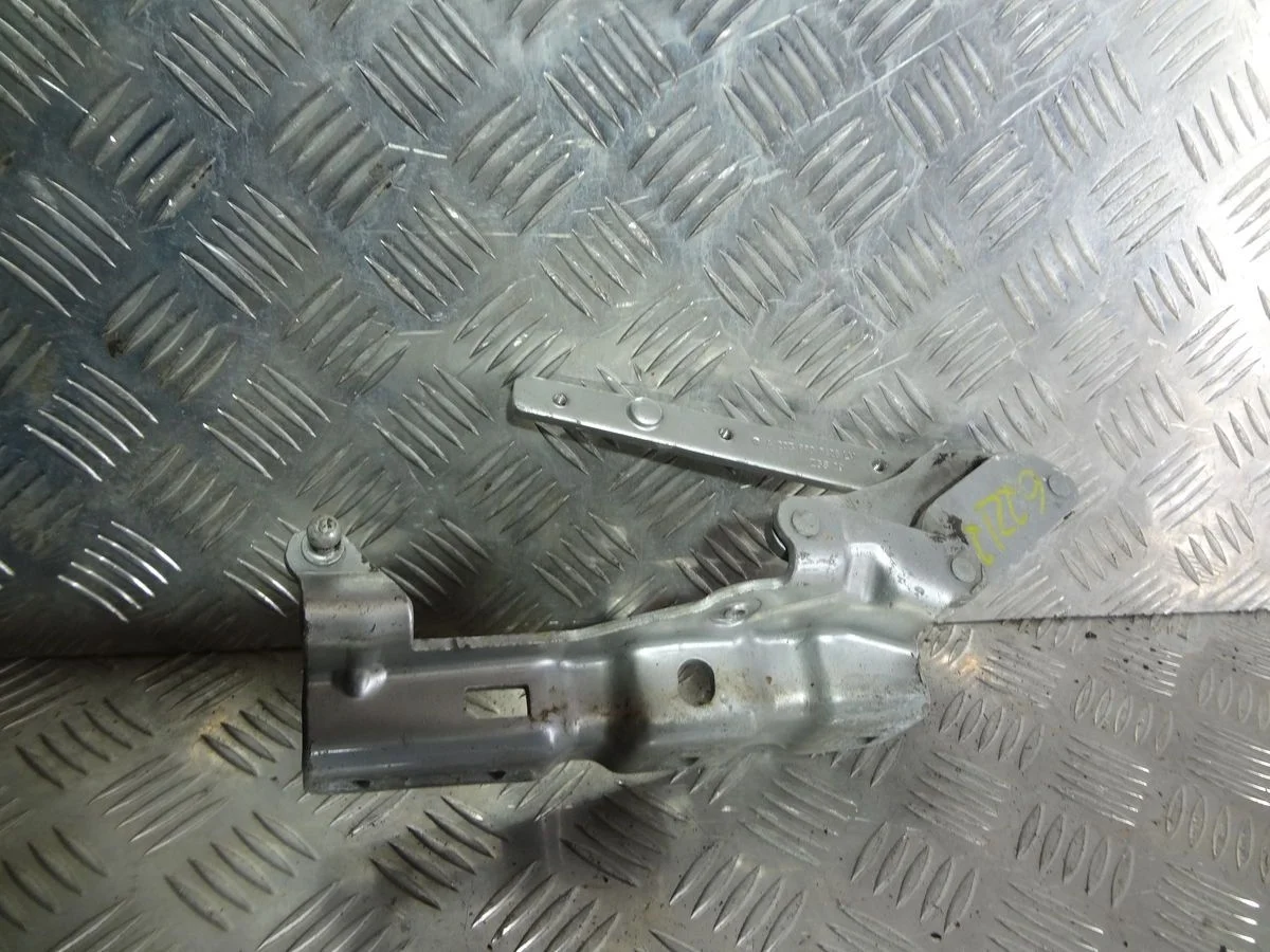 Петля капота правая Mercedes-Benz C-класс W203/S203/CL203 (2000—2004)