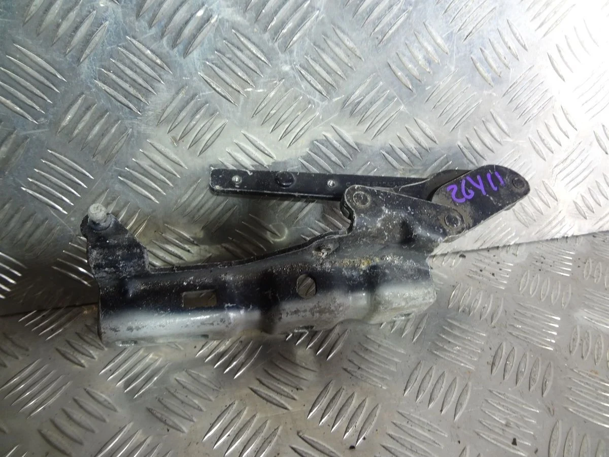 Петля капота правая Mercedes-Benz CLK-класс C209/A209 (2002—2005)