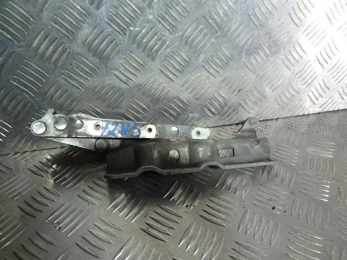 Петля капота правая Mercedes-Benz CLK-класс C209/A209 (2002—2005)