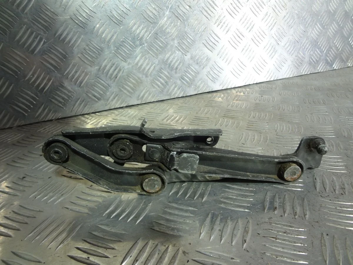 Петля капота левая Mercedes-Benz S-класс W220 (1998—2005)