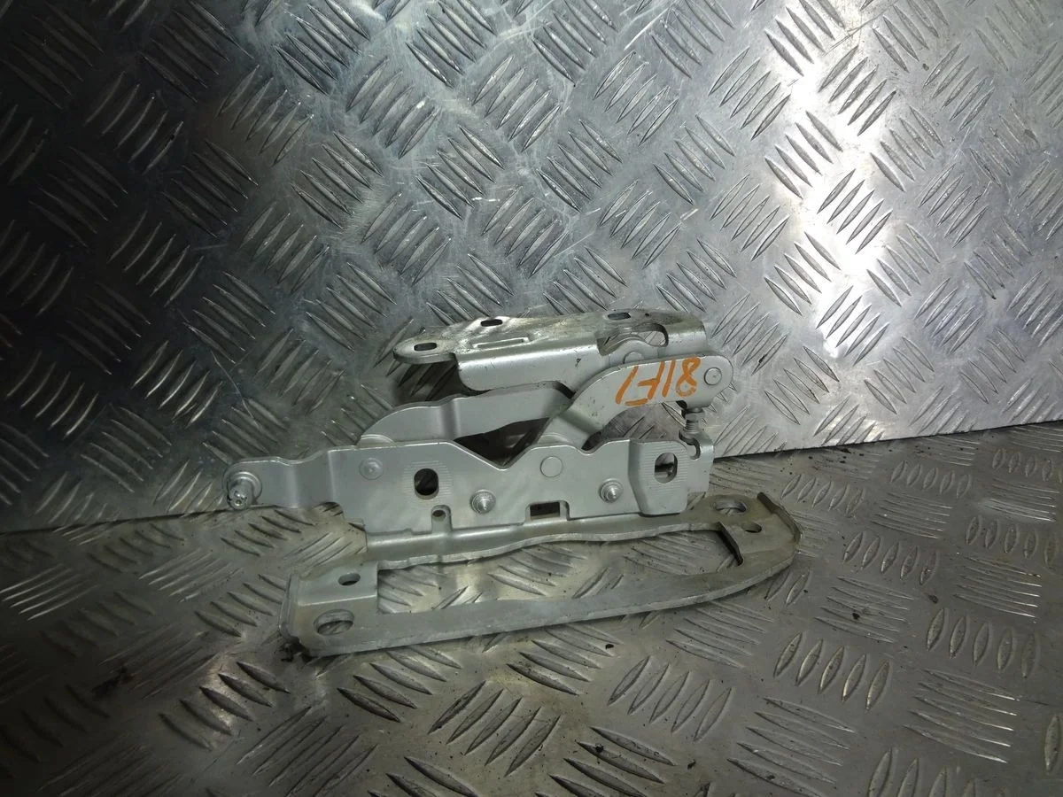 Петля капота левая Mercedes-Benz C-класс AMG W204/S204/С204 (2007—2011)