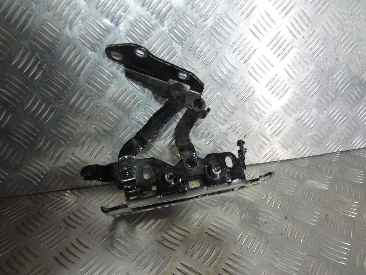 Петля капота правая Mercedes-Benz C-класс W204/S204 (2006—2011)